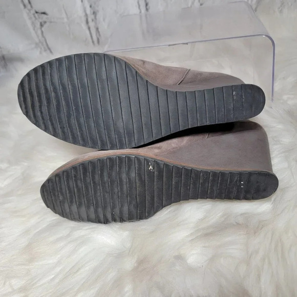 TESORI Womens Grey Wedge Ankle Boot Bootie Casual Neutral Daily Shoe Pull On 8 M - Picture 10 of 11